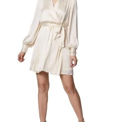 Best reviews of 🤩 Laundry by Shelli Segal 👩 Womens Textured Plunging Mini 👗 Dress 🌟